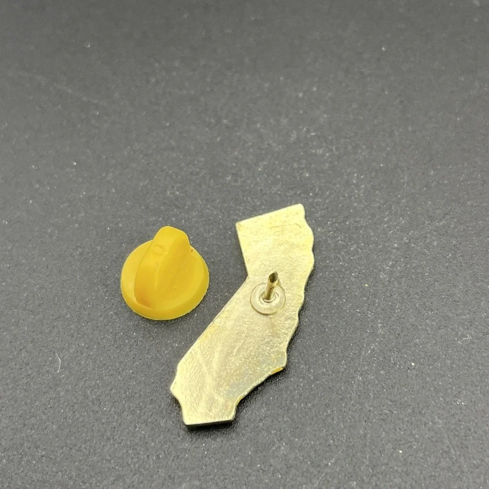 California State Outline‎ Bear Lapel Hat Pin
